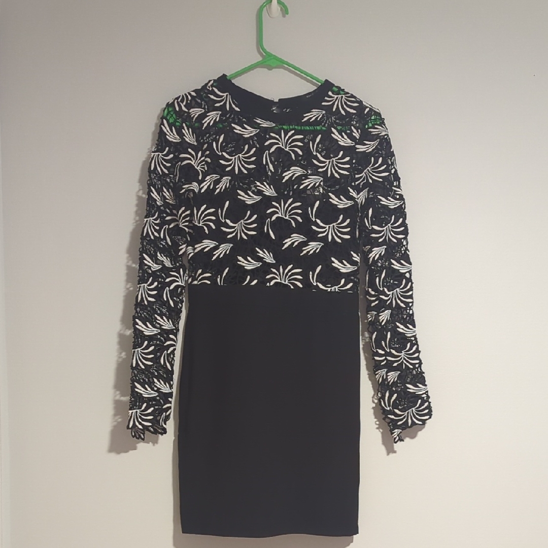 Romeo & Juliet Couture Black And White Bodycon Dress With Bishop Sleeves